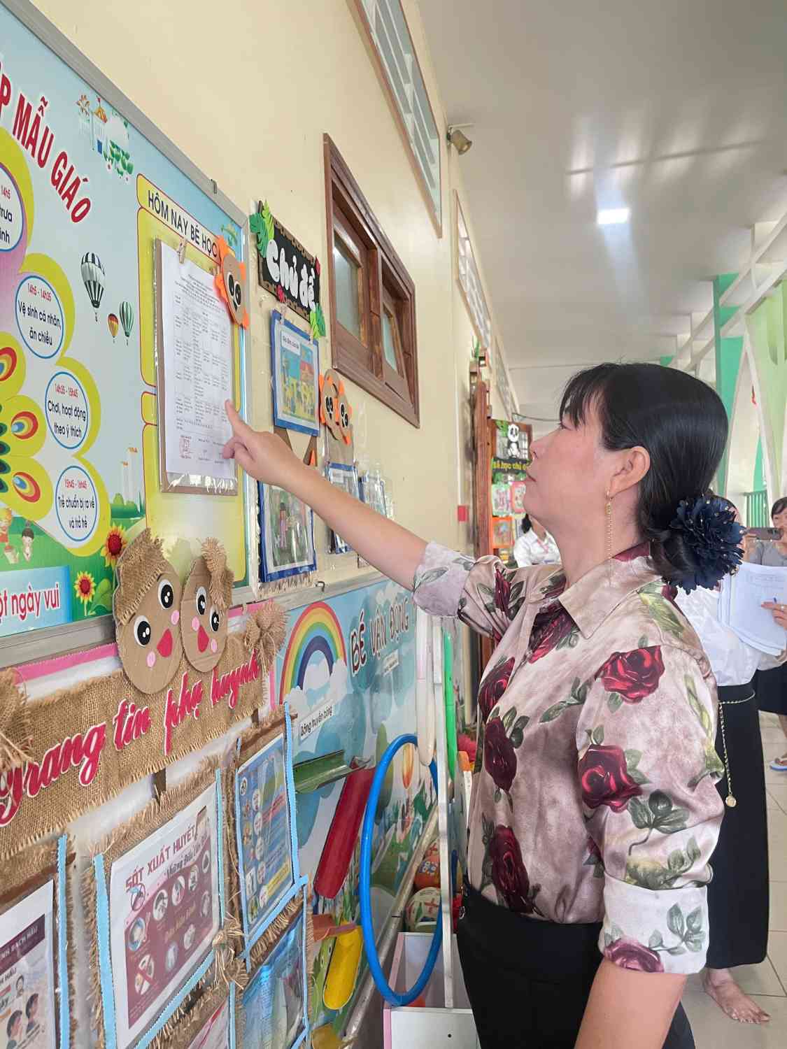 Đoàn kiểm tra việc thực hiện chương trình giảng dạy các lớp